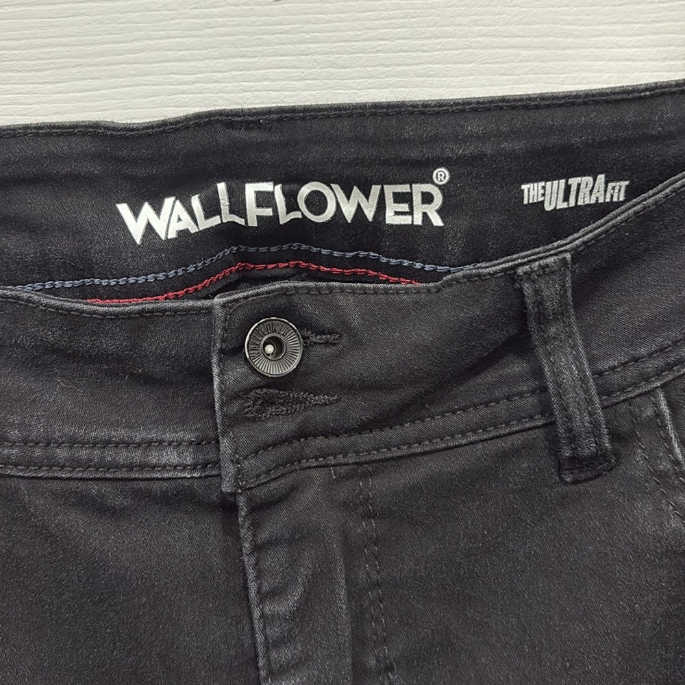 Wallflower black luscious curvy fit crop pant 18 - Picture 3 of 6